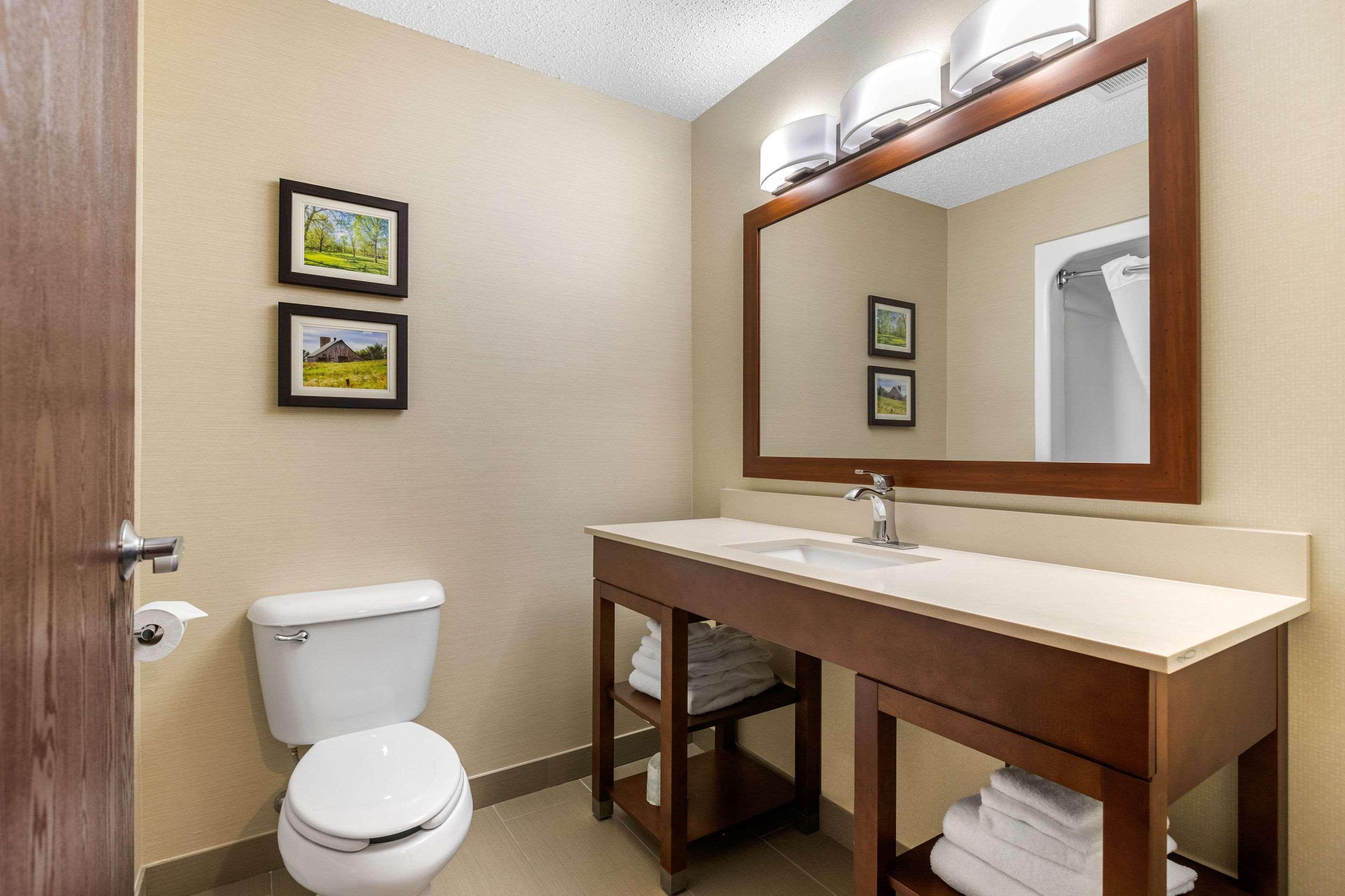 Comfort Suites Cedar Falls Eksteriør bilde