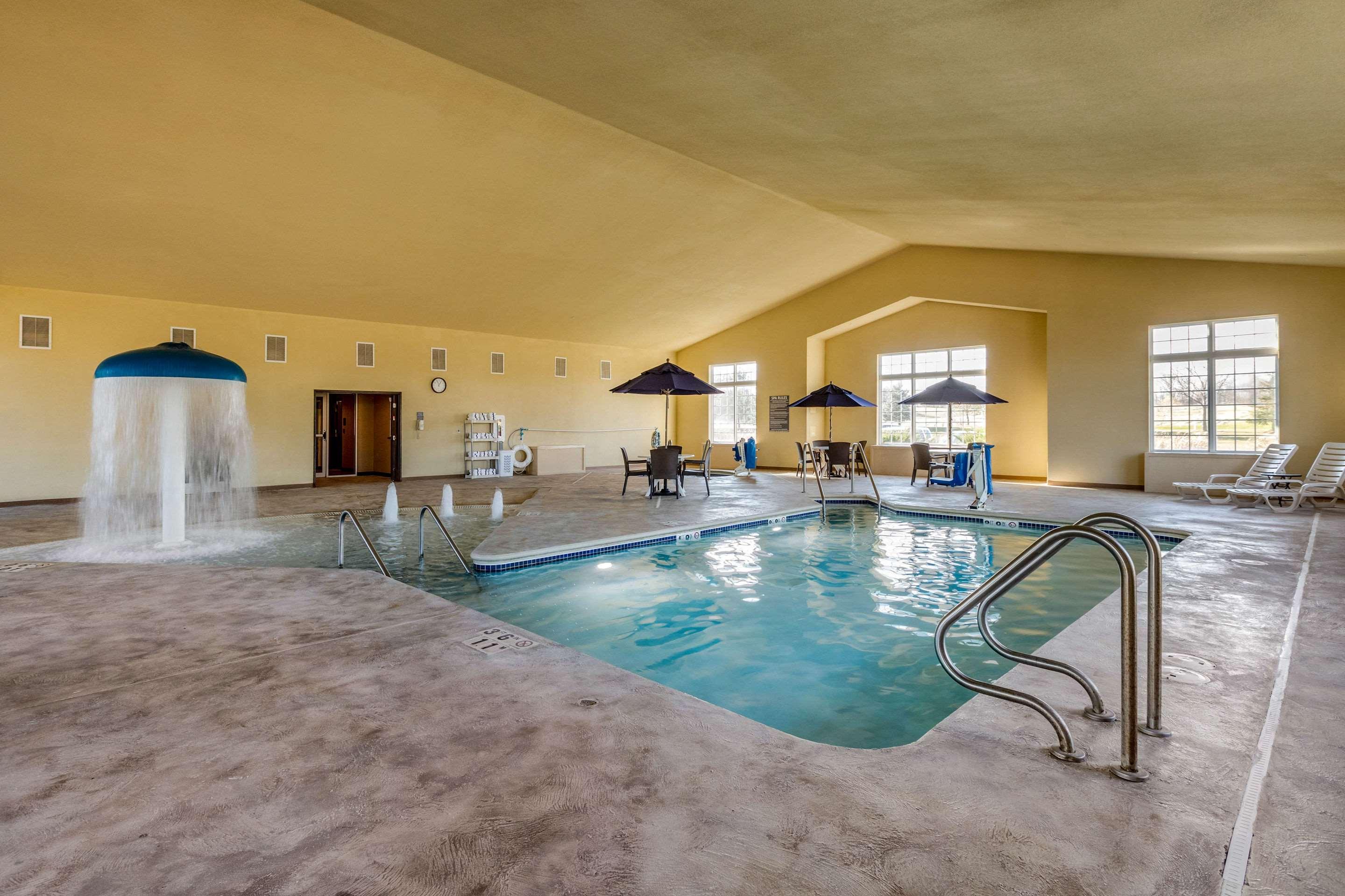 Comfort Suites Cedar Falls Eksteriør bilde