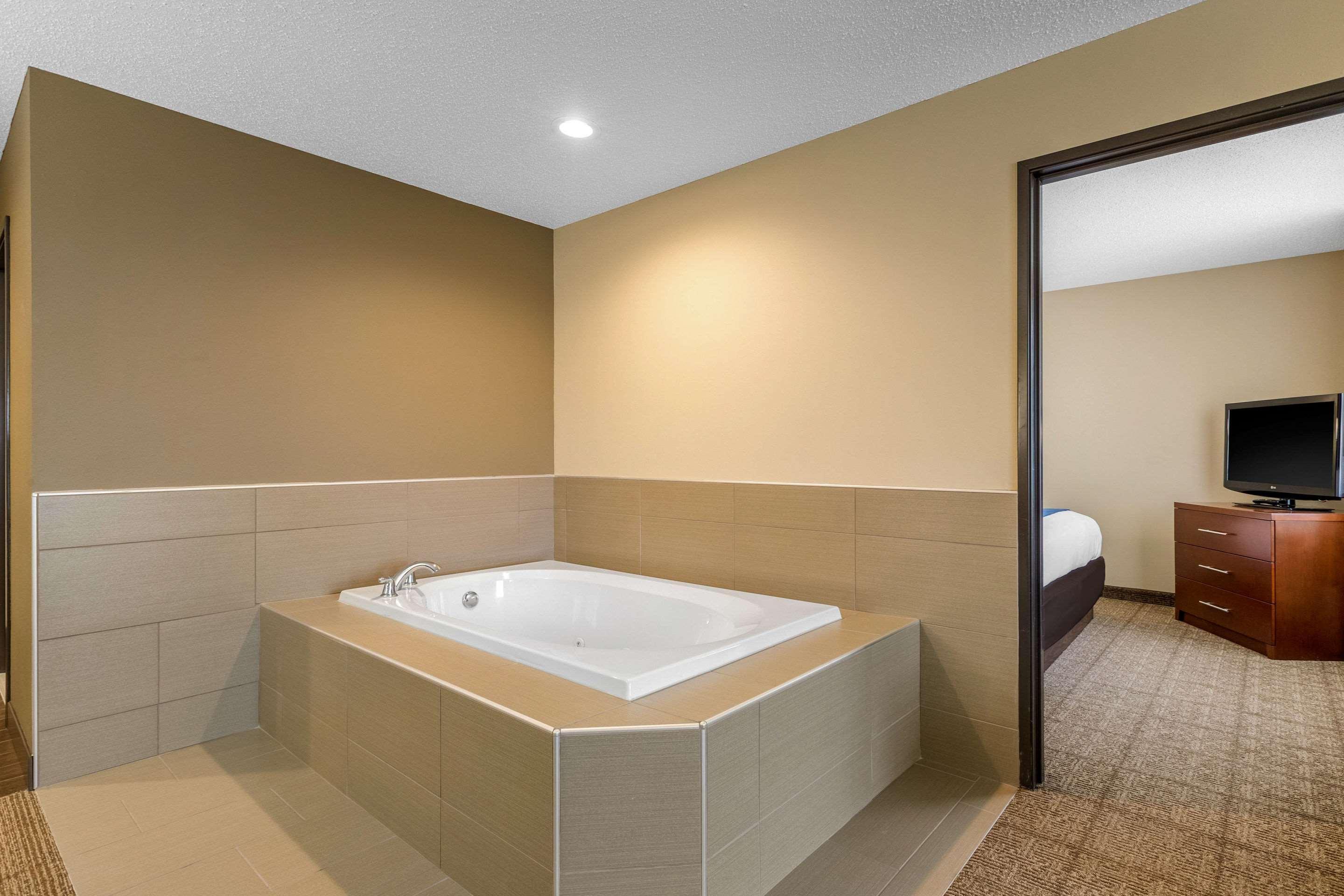 Comfort Suites Cedar Falls Eksteriør bilde