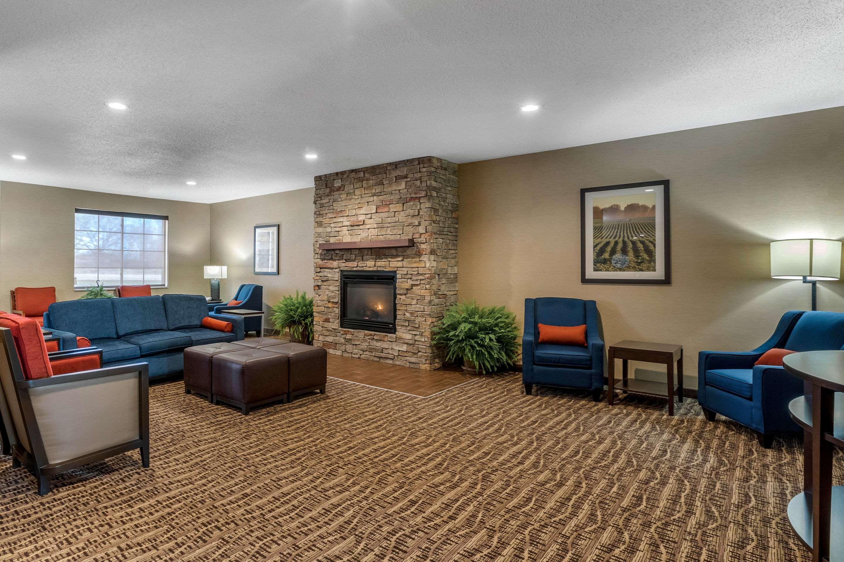 Comfort Suites Cedar Falls Eksteriør bilde