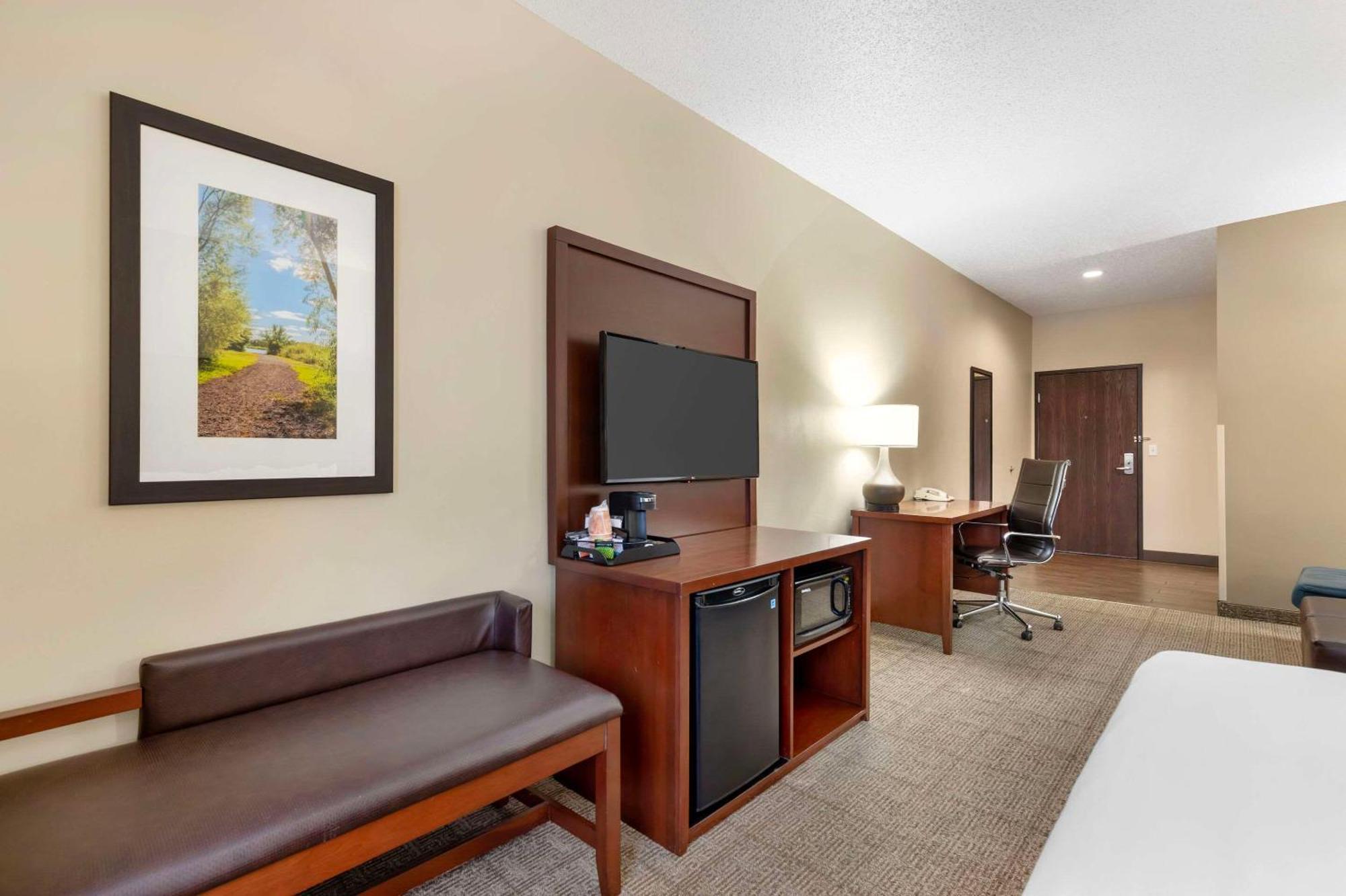 Comfort Suites Cedar Falls Eksteriør bilde