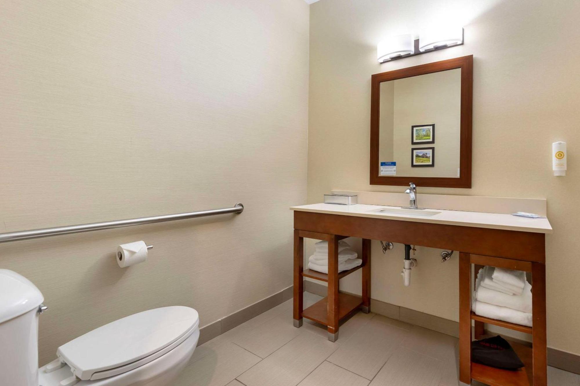 Comfort Suites Cedar Falls Eksteriør bilde