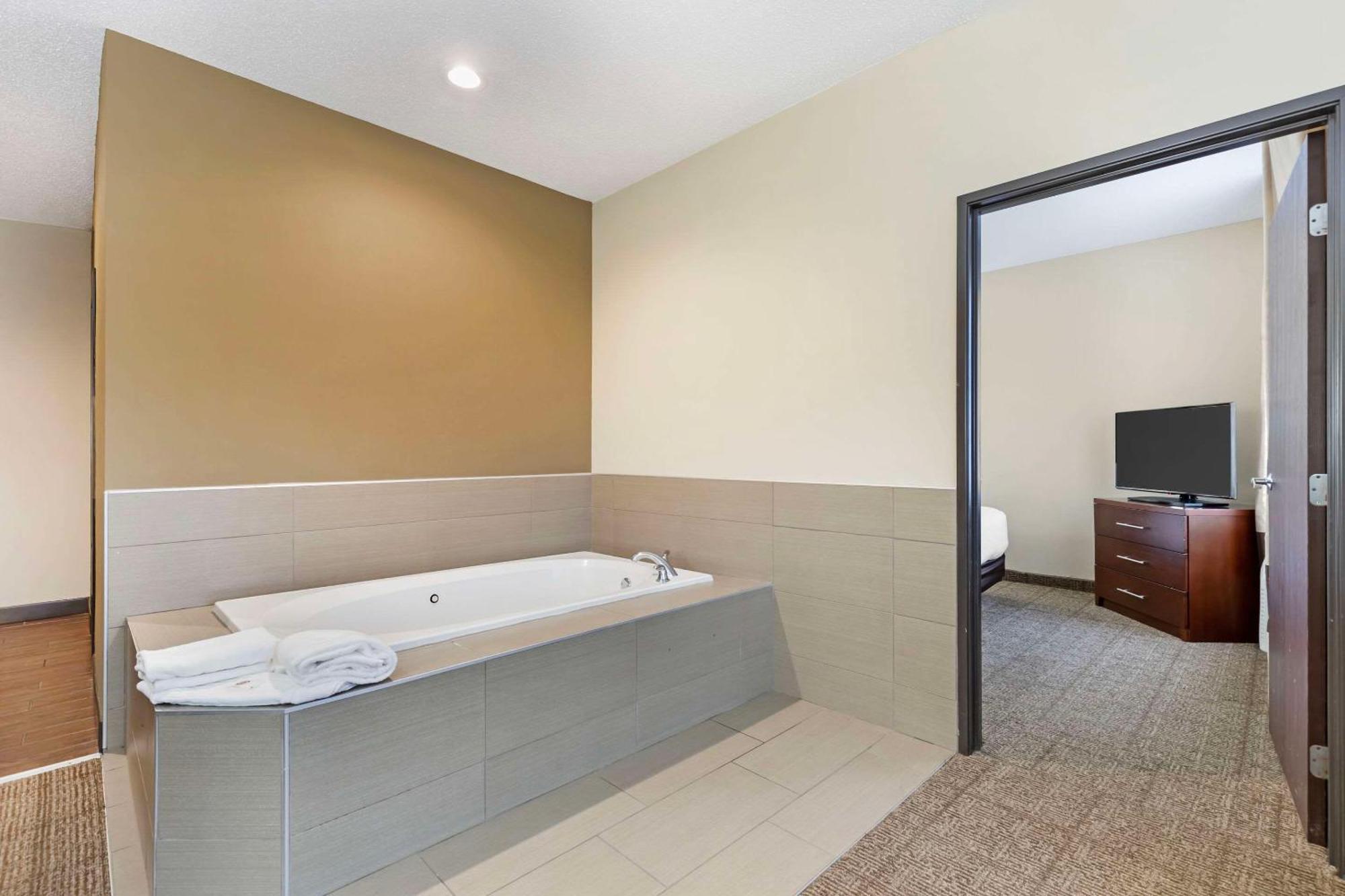 Comfort Suites Cedar Falls Eksteriør bilde