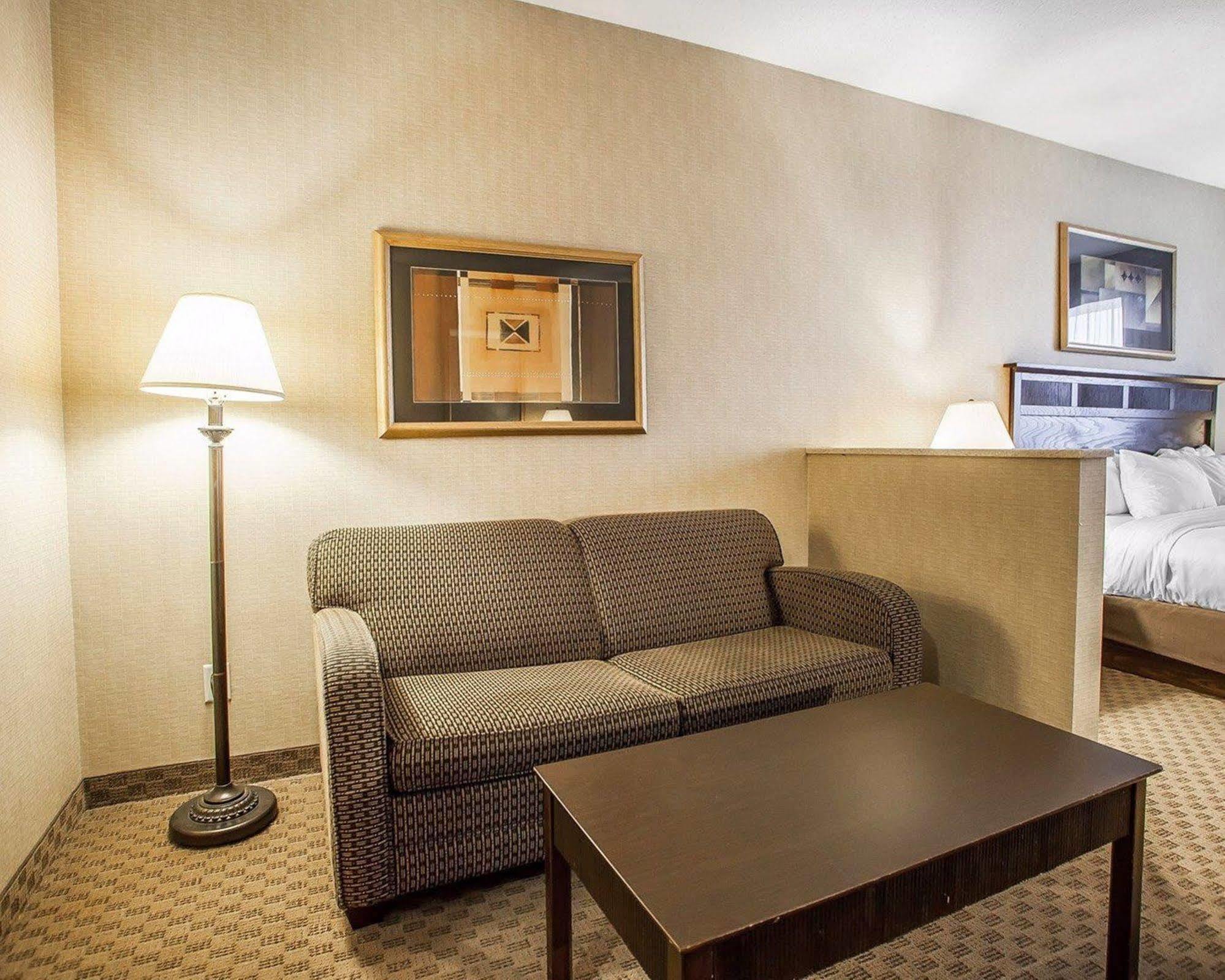 Comfort Suites Cedar Falls Eksteriør bilde