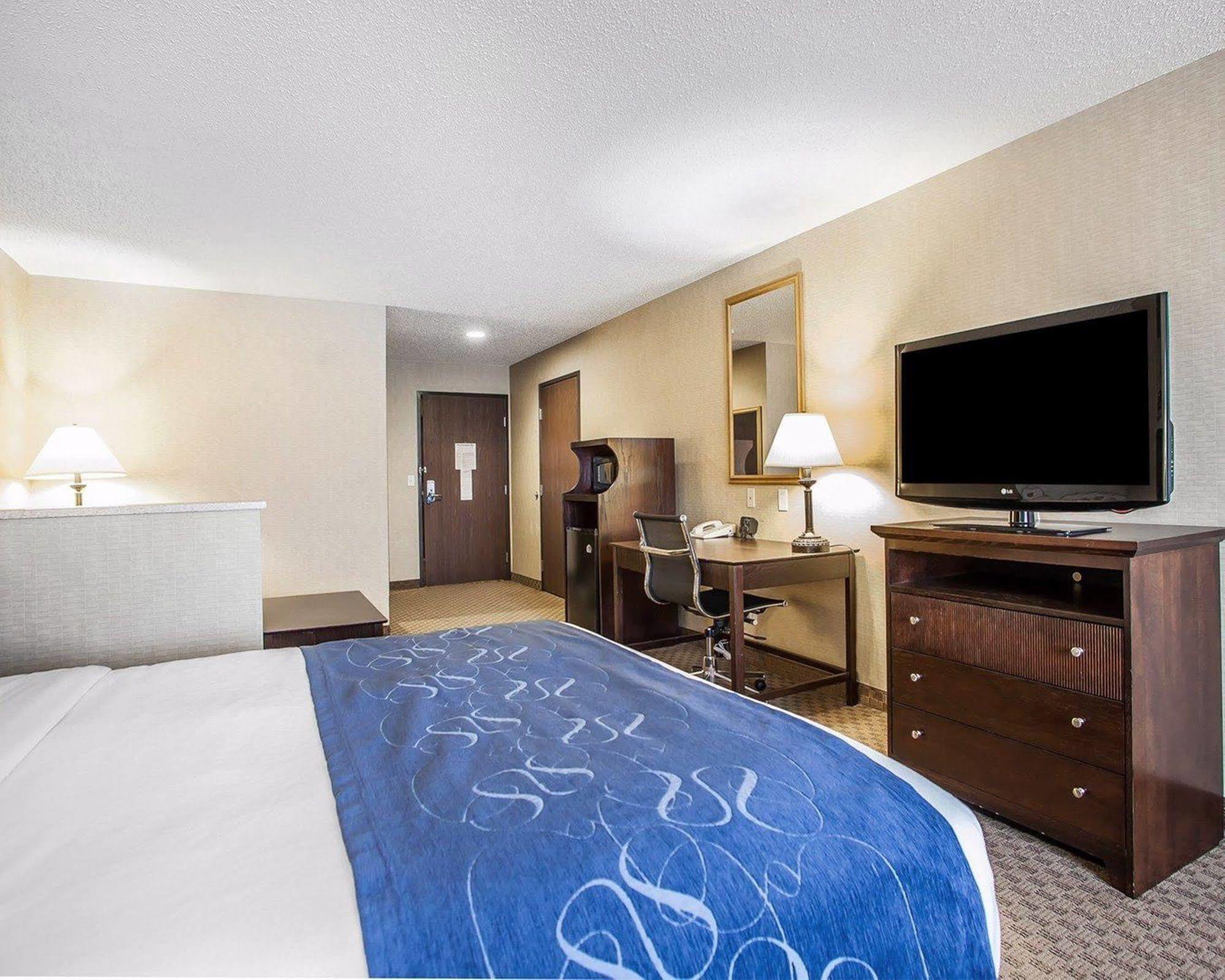 Comfort Suites Cedar Falls Eksteriør bilde