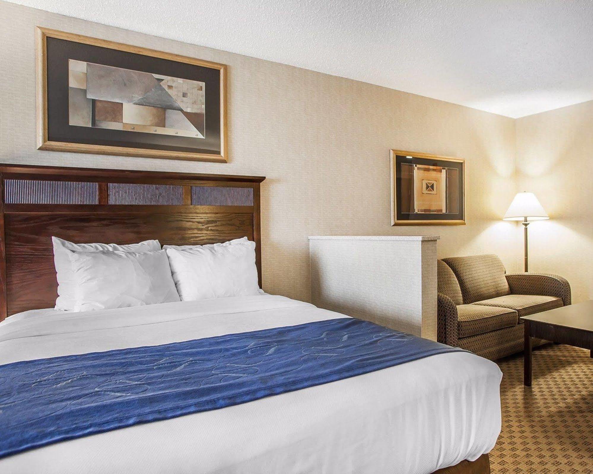 Comfort Suites Cedar Falls Eksteriør bilde